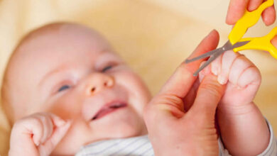 متى يتم قص أظافر الرضيع ، وماهي أساسيات قص الاظافر للرضيع ؟