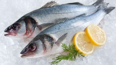 طرق التخلص من رائحة السمك من المطبخ والصحون