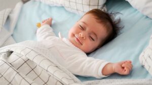 ماهي الاطعمة التي تساعد الطفل على النوم في الليل ؟